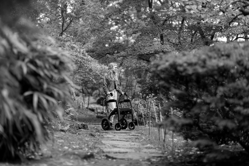 8χρονη άφησε το αμαξίδιό της, σύρθηκε 83 σκαλιά και άλλαξε την Αμερική για πάντα