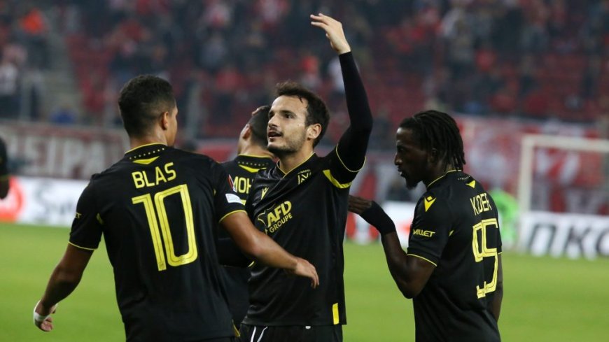 Ιορδάνης Αγαπητός: Τραγουδιστής τη νύχτα, διδάκτωρ την ημέρα!