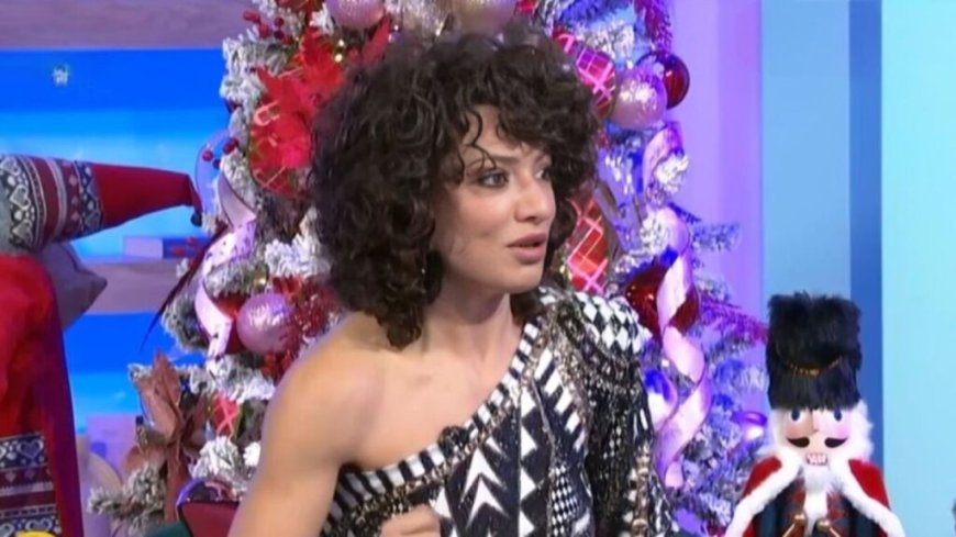 H Ευσταθία Τσαπαρέλη σε μια εκ βαθέων εξομολόγηση: «Είχα ακόμα τα απόνερα της εφηβείας όταν έγινα μητέρα»