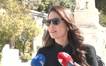 Εύη Βατίδου στο ετήσιο μνημόσυνο του Αλέξη Κούγια: «Αρχίζω να ξεχνάω τα άσχημα, σκέφτομαι περισσότερο τις καλές του στιγμές»