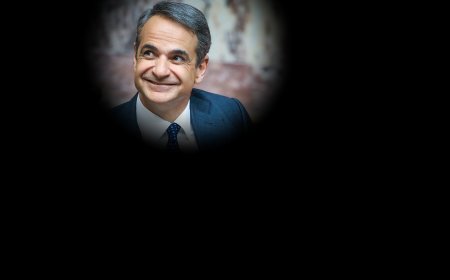 Γενέθλια Μητσοτάκη: Οι ευχές Κακλαμάνη και το κάλεσμα στο γραφείο του για «γλυκό χωρίς ζάχαρη»