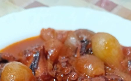 Χταπόδι στιφάδο ,από τα πιο κλασικά και αγαπημένα πιάτα της ελληνικής παραδοσιακής κουζίνας!!!