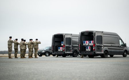 Κουβέιτ – Ιράν: Ο Τραμπ υποδέχθηκε τις σορούς των 6 Αμερικανών στρατιωτών