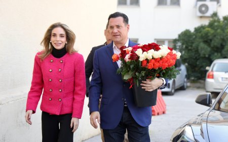 Παγκόσμια Ημέρα της Γυναίκας 2026: Ο Γεωργιάδης επισκέφθηκε το νοσοκομείο «Ερυθρός Σταυρός» και μοίρασε τριαντάφυλλα