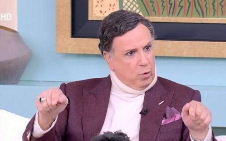 Ο Χάρης Ρώμας «πυροβολεί» πασίγνωστο σκηνοθέτη: «Λέει απλοϊκά τσιτάτα σαν ιερή αγελάδα και αποθεώνεται»