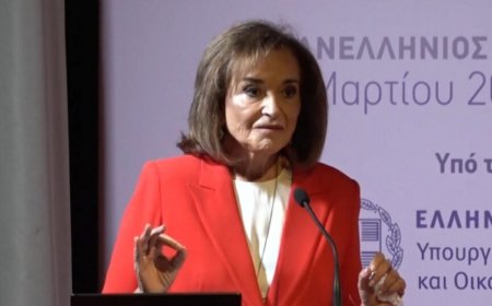 Ντόρα Μπακογιάννη: Η άγνωστη ιστορία από την περίοδο που ήταν έγκυος – «Και τι προτείνετε τώρα που έχω παιδί αγνώστου πατρός; Να το καταπιώ;»