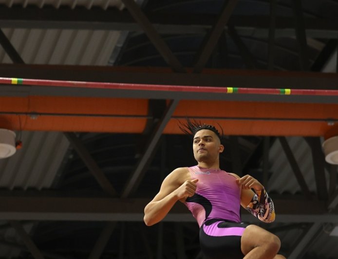 Καραλής 6,17 μέτρα: Δεύτερος καλύτερος όλων των εποχών στο επί κοντώ ο Μανόλο!