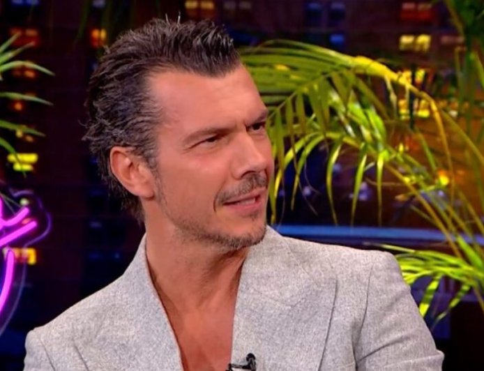 Ιωάννης Παπαζήσης: «Ό,τι κι αν έκανα τότε καλλιτεχνικά δεν μου άρεσε καθόλου, την έχω σβήσει αυτή την περίοδο από το μυαλό μου»