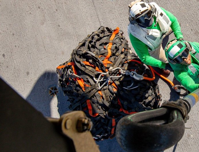 Σούδα – Ιράν: Πόσο πιθανό είναι να βρεθεί η Ελλάδα στο στόχαστρο της σύγκρουσης