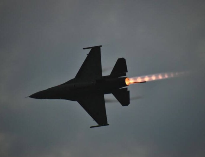 Αμερικανικό αεροσκάφος συνετρίβη: Το Ιράν αναλαμβάνει την ευθύνη για την κατάρριψη του F-15 στο Κουβέιτ