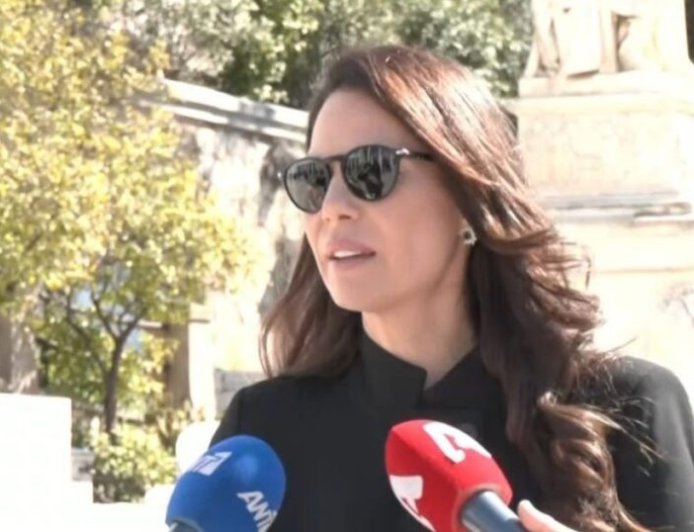 Εύη Βατίδου στο ετήσιο μνημόσυνο του Αλέξη Κούγια: «Αρχίζω να ξεχνάω τα άσχημα, σκέφτομαι περισσότερο τις καλές του στιγμές»