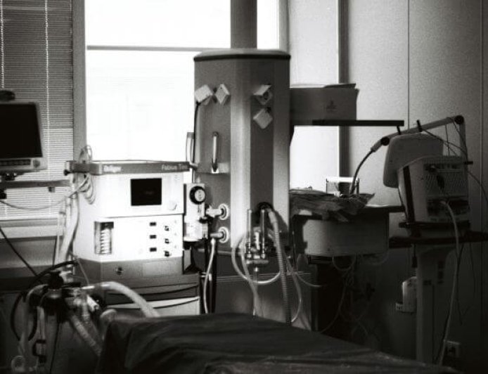 Ενδοοικογενειακή βία Θεσσαλονίκη: Τι είπε στην απολογία του ο 34χρονος που ξυλοκόπησε τη σύντροφό του