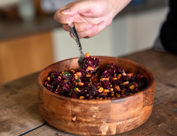 Δροσερή σαλάτα με παντζάρι και καλαμπόκι!!!