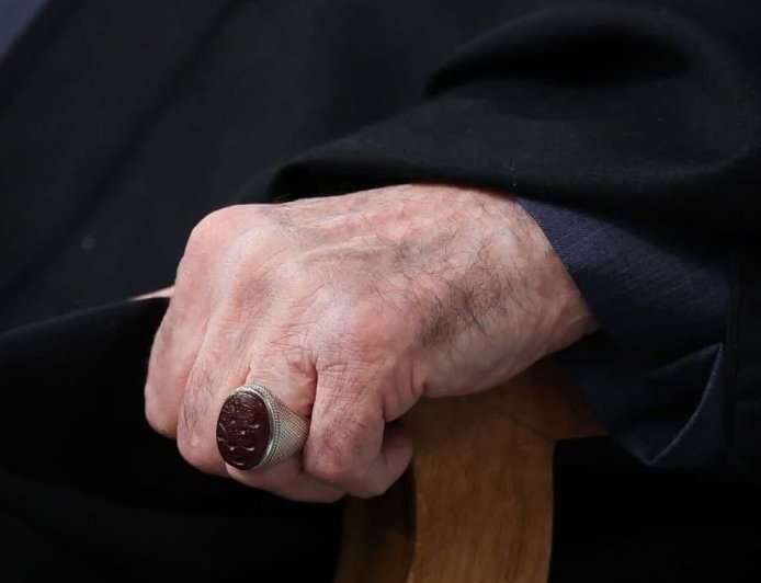 Γιος Χαμενέι: Ο μυστικοπαθής Μοτζταμπά που εμφανίζεται ως φαβορί για τη διαδοχή στην ηγεσία του Ιράν