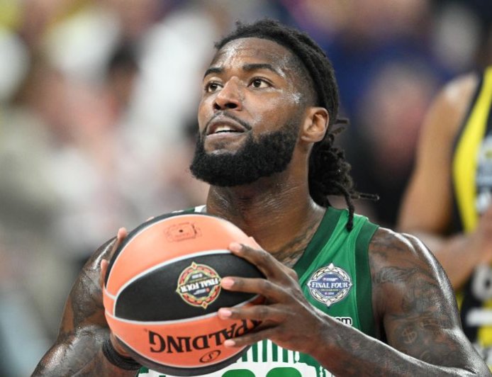 Λεσόρ επιστροφή: Το σχόλιο του Γάλλου σέντερ