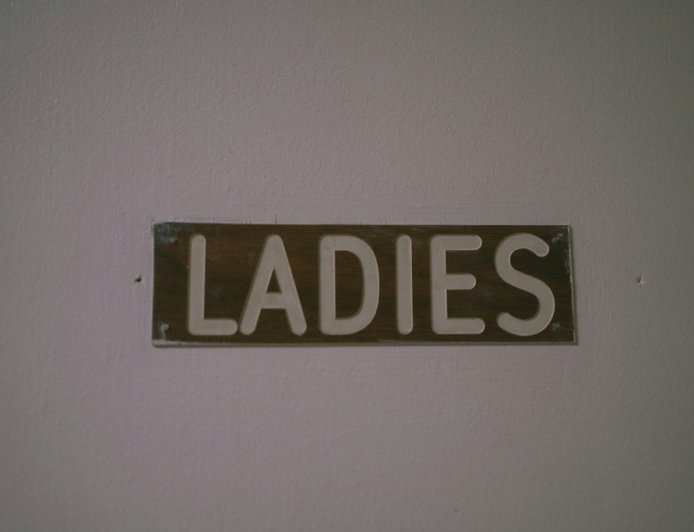 Κρυφή κάμερα στις τουαλέτες