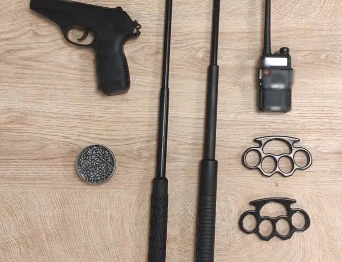 Με «εξοπλισμό αστυνομικού» μετέφερε 7,7 κιλά κάνναβης στην Καστοριά