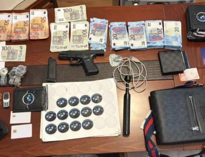 Βίντεο στα social media αποκάλυψε κύκλωμα με πλαστά χαρτονομίσματα και κάρτες – κλώνους