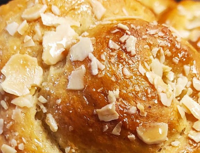 Δείτε πώς θα φτιάξετε  Τσουρέκια Νηστίσιμα αφρός βαμβάκι πολύ μαλακά με ίνες!!!