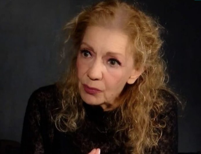 Πέμη Ζούνη: «Ποτέ δεν χαλάλισα την προσωπική μου ζωή λόγω δουλειάς, ο έρωτας είναι περιπέτεια και έμπνευση για εξέλιξη»