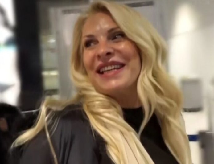 Ελένη Μενεγάκη – Η επική αντίδραση σε δημοσιογράφο: «Εσύ είσαι καινούργια στην τηλεόραση;»