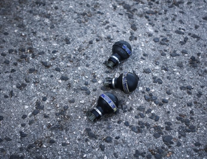 Μολότοφ σε προαύλιο σχολείου στην Ευκαρπία Θεσσαλονίκης: Έξι εξερράγησαν