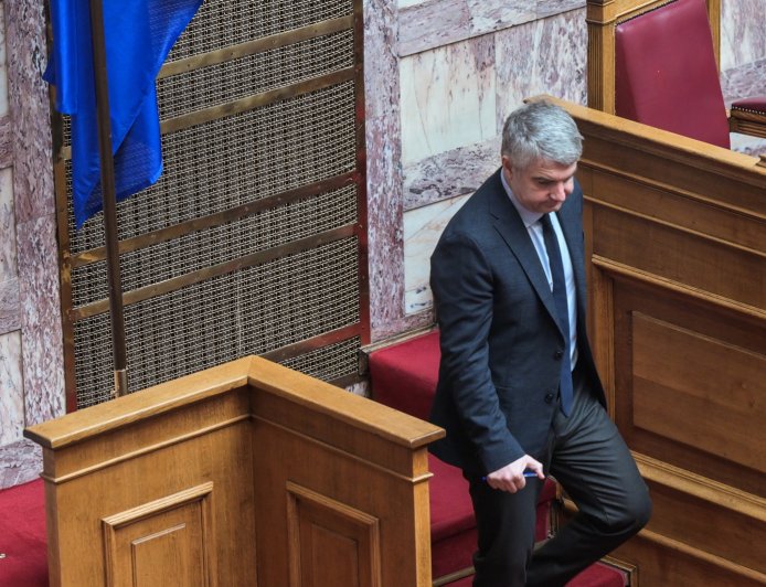 Ημέρα της Γυναίκας 2026: Ο Οδυσσέας Κωνσταντινόπουλος μοίρασε ροζ τριαντάφυλλα στις συναδέλφους του στη Βουλή