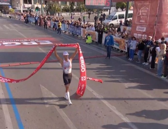 Ημιμαραθώνιος Αθήνας 2026 – Ο Παναγιώτης Μπιτάδος έκοψε πρώτος το νήμα του τερματισμού με χρόνο ρεκόρ 1:04:41