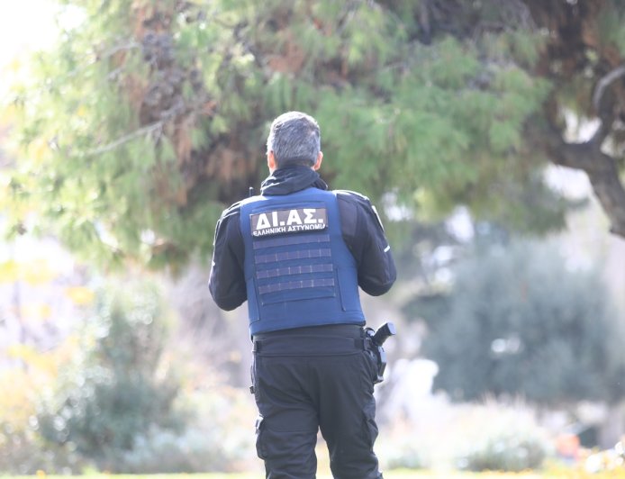 ΕΦΚΑ Πειραιώς στειλιάρι: Άνδρας μπούκαρε και απειλούσε τους υπαλλήλους