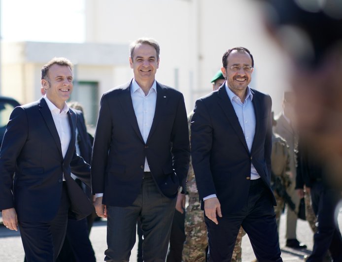 Μακρόν Κύπρος: Τι γράφουν οι Άγγλοι για την επίσκεψη