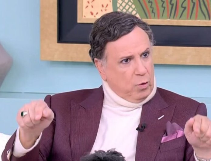 Ο Χάρης Ρώμας «πυροβολεί» πασίγνωστο σκηνοθέτη: «Λέει απλοϊκά τσιτάτα σαν ιερή αγελάδα και αποθεώνεται»