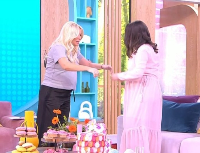 Καινούργιου – Άφωνη με την εγκυμοσύνη της καλεσμένης της: «Καλέ είσαι κι εσύ έγκυος;»