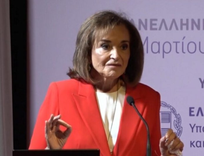 Ντόρα Μπακογιάννη: Η άγνωστη ιστορία από την περίοδο που ήταν έγκυος – «Και τι προτείνετε τώρα που έχω παιδί αγνώστου πατρός; Να το καταπιώ;»