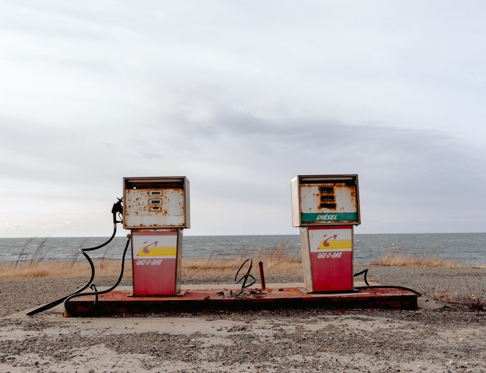 Πλαφόν στα καύσιμα: Ανώτατο περιθώριο κέρδους 5 λεπτά για τις εταιρείες και 12 λεπτά για τα πρατήρια