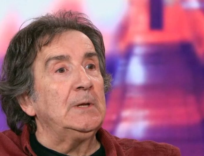 Άγγελος Παπαδημητρίου: «Με πήραν τηλέφωνο να πάω στον δεύτερο κύκλο και τους λέω “γιατί; είχε επιτυχία ο πρώτος;”, κρυβόμουν από τη ντροπή μου τότε»