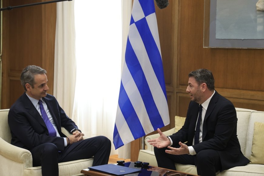 Μητσοτάκης – Ανδρουλάκης: Συνάντηση στο γραφείο του πρωθυπουργού