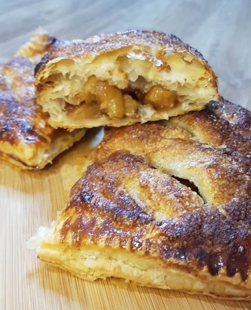 Εύκολες και τραγανές μηλόπιτες από έξω και πολύ ζουμερές μέσα!!!