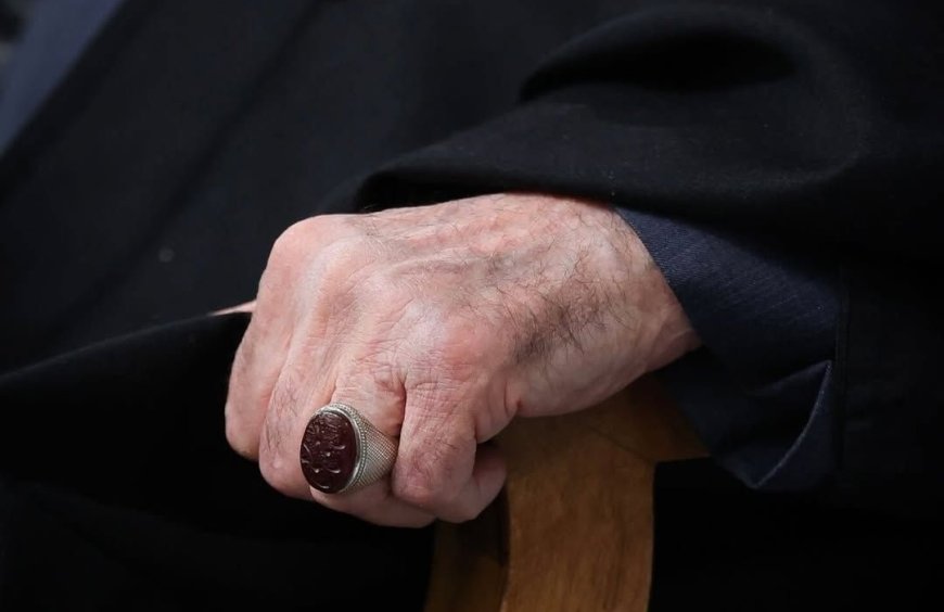 Γιος Χαμενέι: Ο μυστικοπαθής Μοτζταμπά που εμφανίζεται ως φαβορί για τη διαδοχή στην ηγεσία του Ιράν