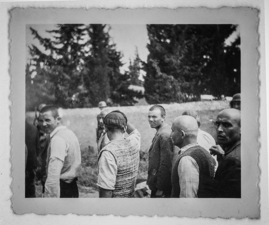 Από το σκοτάδι της Ιστορίας στο φως: Οι συγκλονιστικές φωτογραφίες της εκτέλεσης των 200 στην Καισαριανή