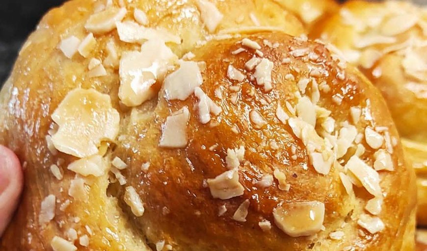 Δείτε πώς θα φτιάξετε  Τσουρέκια Νηστίσιμα αφρός βαμβάκι πολύ μαλακά με ίνες!!!