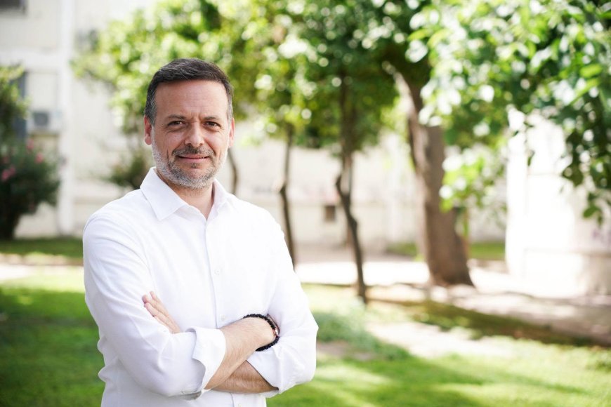 Ο Δούκας… ζήλεψε τον Μπραντ Πιτ – Η επική ατάκα στις υπαλλήλους του δήμου