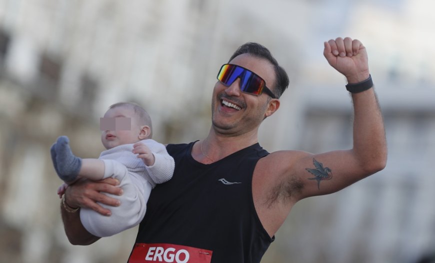 Ημιμαραθώνιος Αθήνας: Με περισσότερους από 30.000 δρομείς γέμισε το κέντρο της πόλης