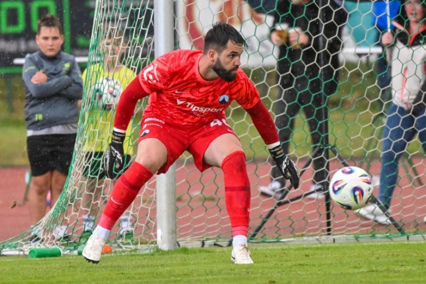 Πρωτάθλημα ποδοσφαίρου Τσεχίας: Τερματοφύλακας έστειλε τη μπάλα σε μπαλκόνι σπιτιού