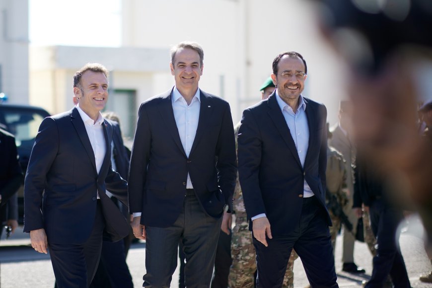 Μακρόν Κύπρος: Τι γράφουν οι Άγγλοι για την επίσκεψη