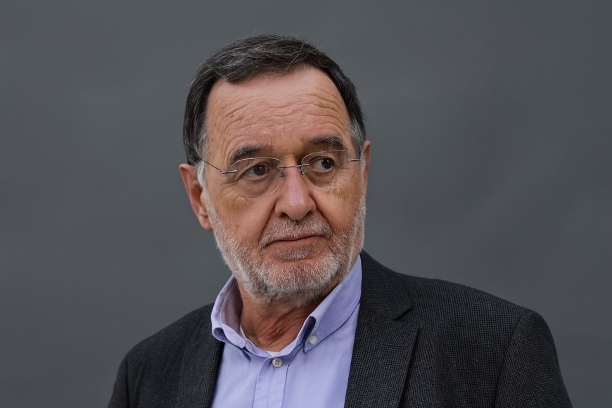 Λαφαζάνης – Χαμενέι: Ο φωτορεπόρτερ που τον απαθανάτισε στην πορεία για το Ιράν, ξεσπά